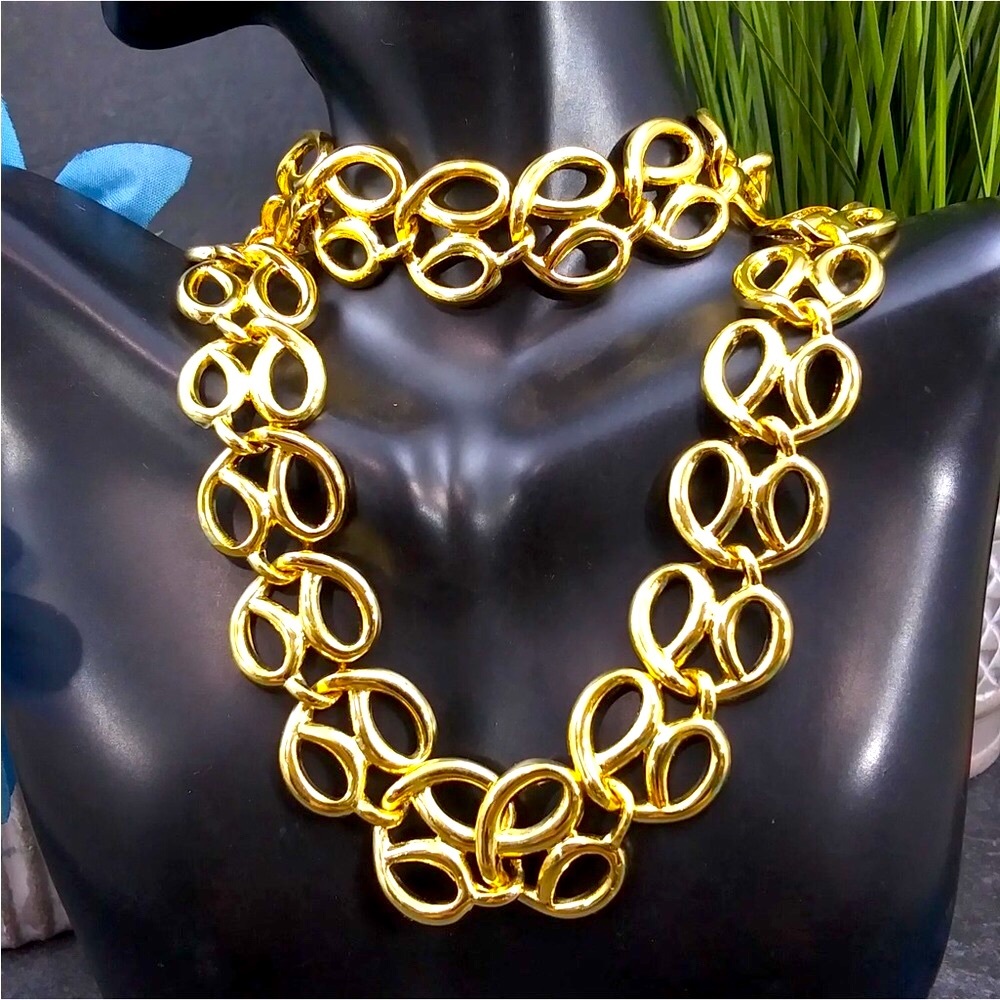 NWOT. Gold tone Jewelry Set( Necklace 18”/ Bracelet 7.5”)